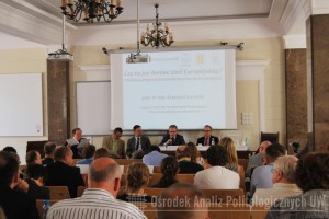 sala z tylu i prelegenci